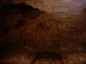 Intrieur de la grotte de l'ancien thatre de pleine air  La Mothe saint-Hray