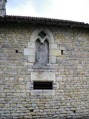 Fenêtre de droite de l'ancienne léproserie à La Mothe saint-Héray